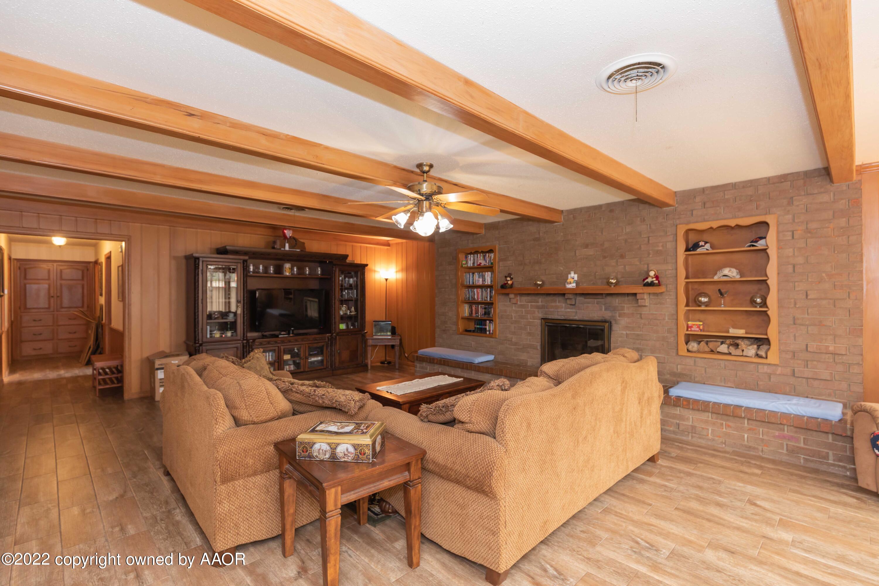 416 Caddo Road Amarillo, TX 79108 - Photo 3 of 62 LIVING ROOM VIEW 4