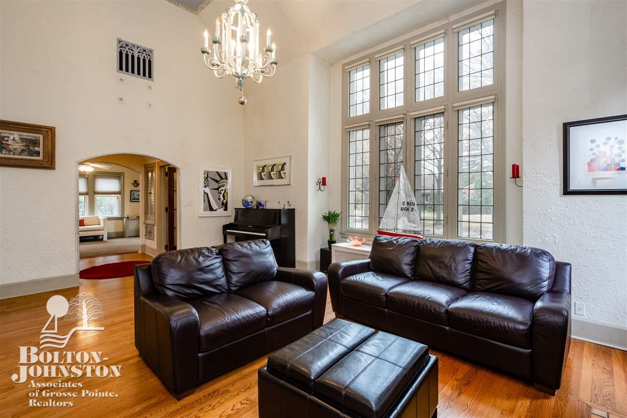 590 Barrington Road Grosse Pointe Park, MI 48230 - Photo 2 of 63