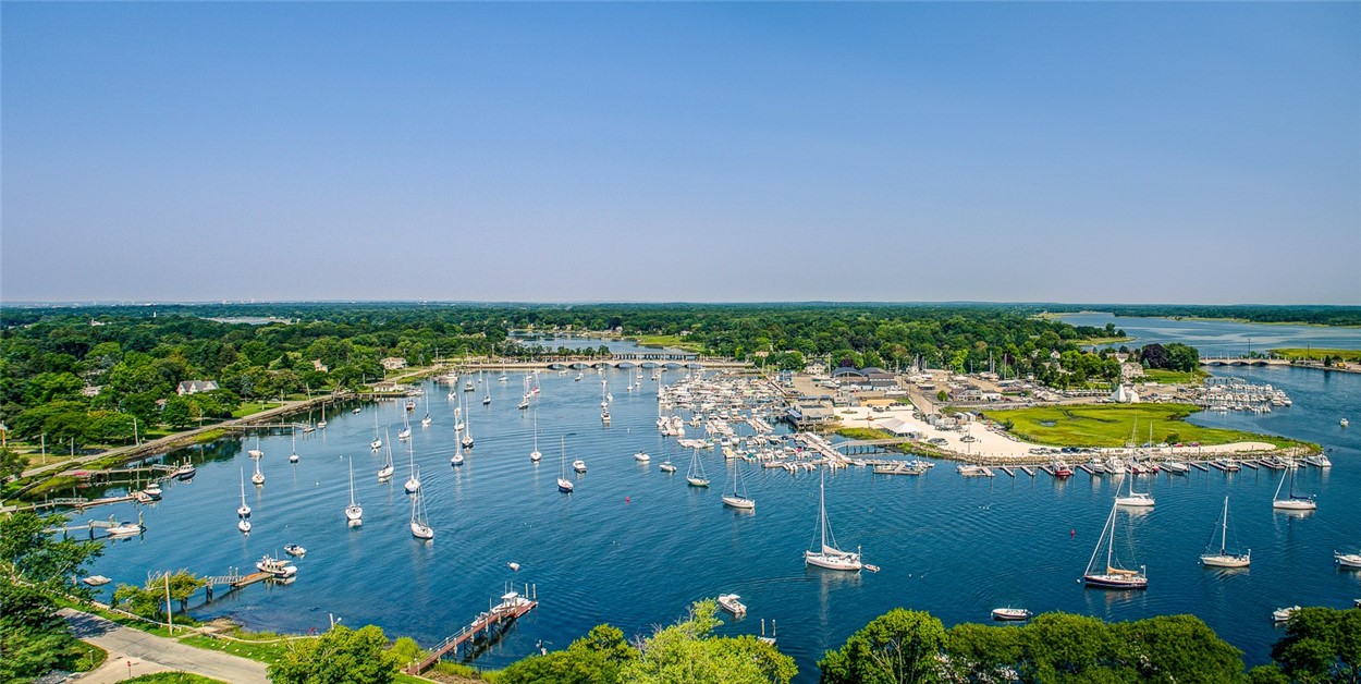 85 Mathewson Road Barrington, RI 02806 - Photo 2 of 7