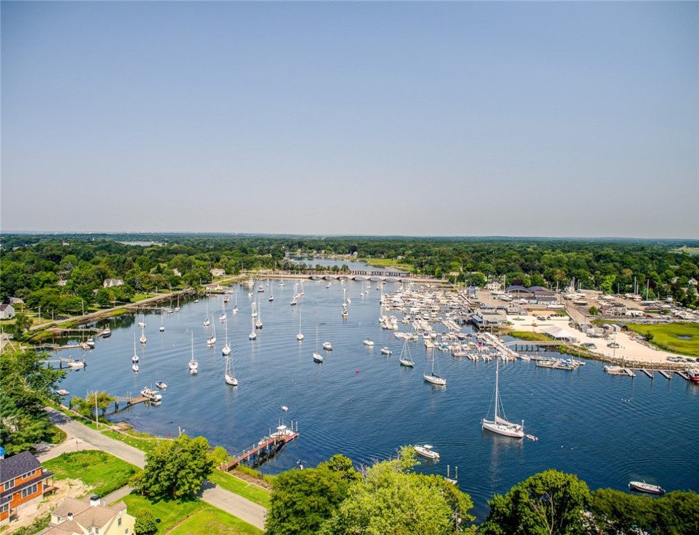 85 Mathewson Road Barrington, RI 02806 - Photo 3 of 7