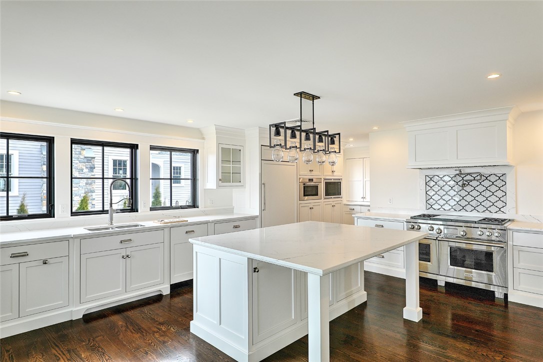 85 Mathewson Road Barrington, RI 02806 - Photo 4 of 7