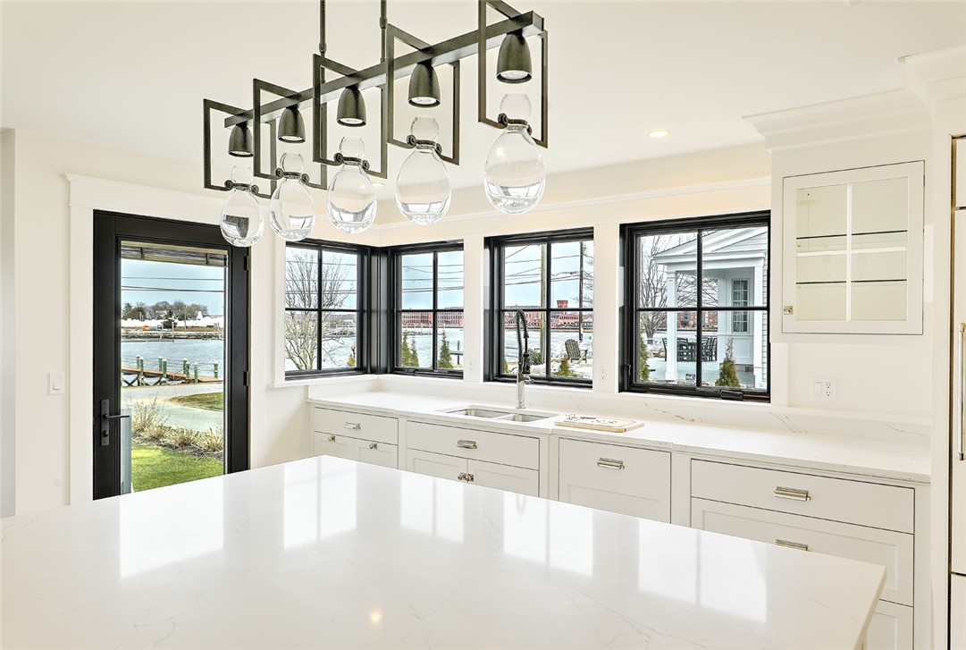 85 Mathewson Road Barrington, RI 02806 - Photo 5 of 7