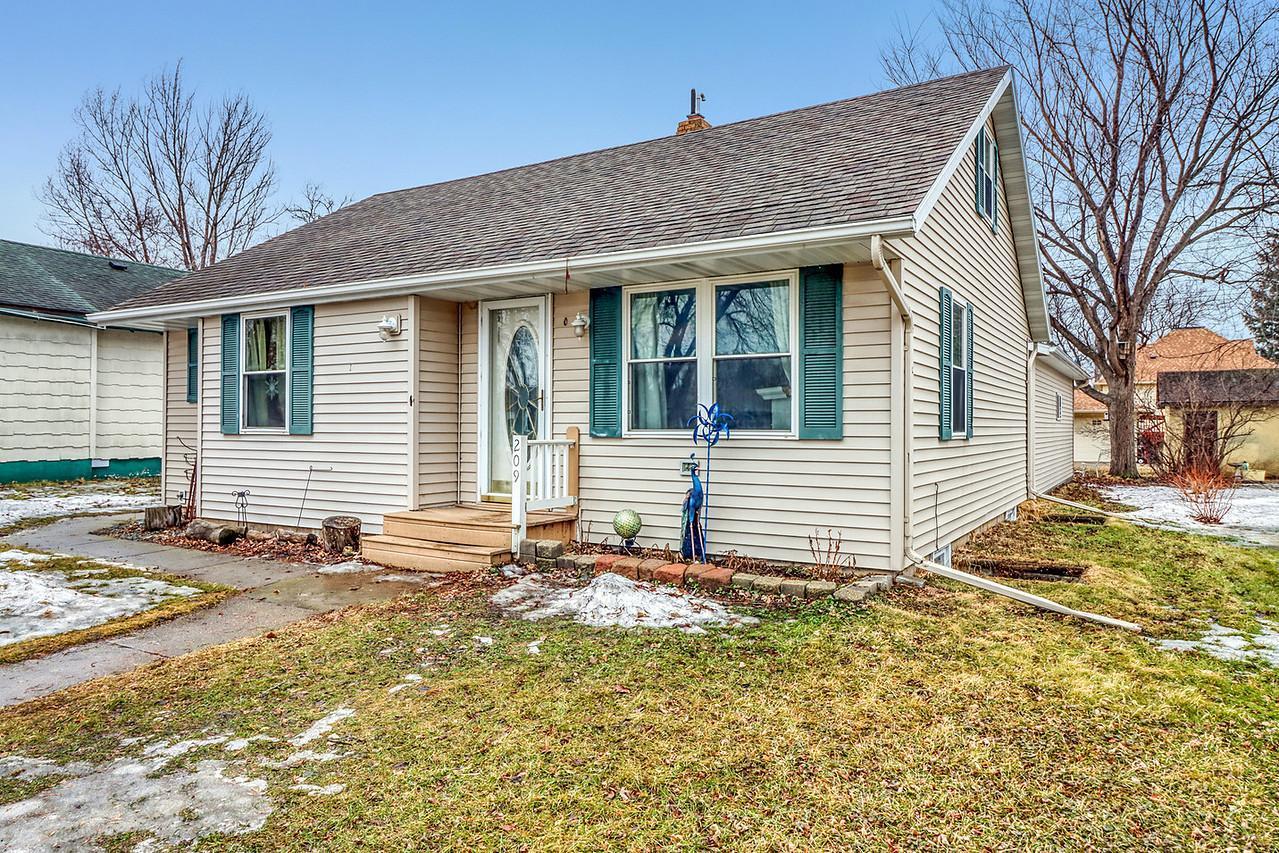 209 5th Street Southeast Barnesville, MN 56514 - Photo 3 of 39