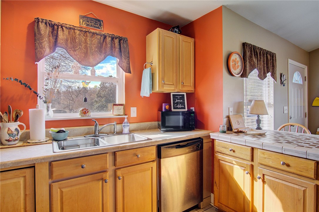 314 Dodd Hill Road West Union, SC 29696 - Photo 14 of 39 Gallery Image 14