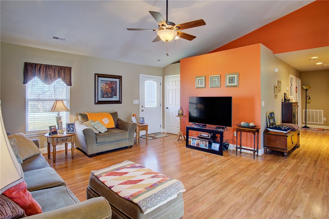 314 Dodd Hill Road West Union, SC 29696 - Photo 4 of 39 Gallery Image 4