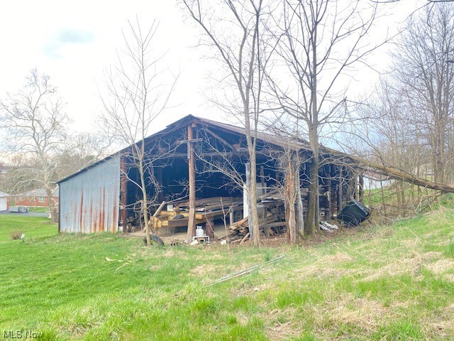 1772 Bantam Ridge Road Steubenville, OH 43953 - Photo 28 of 43 View of front of barn