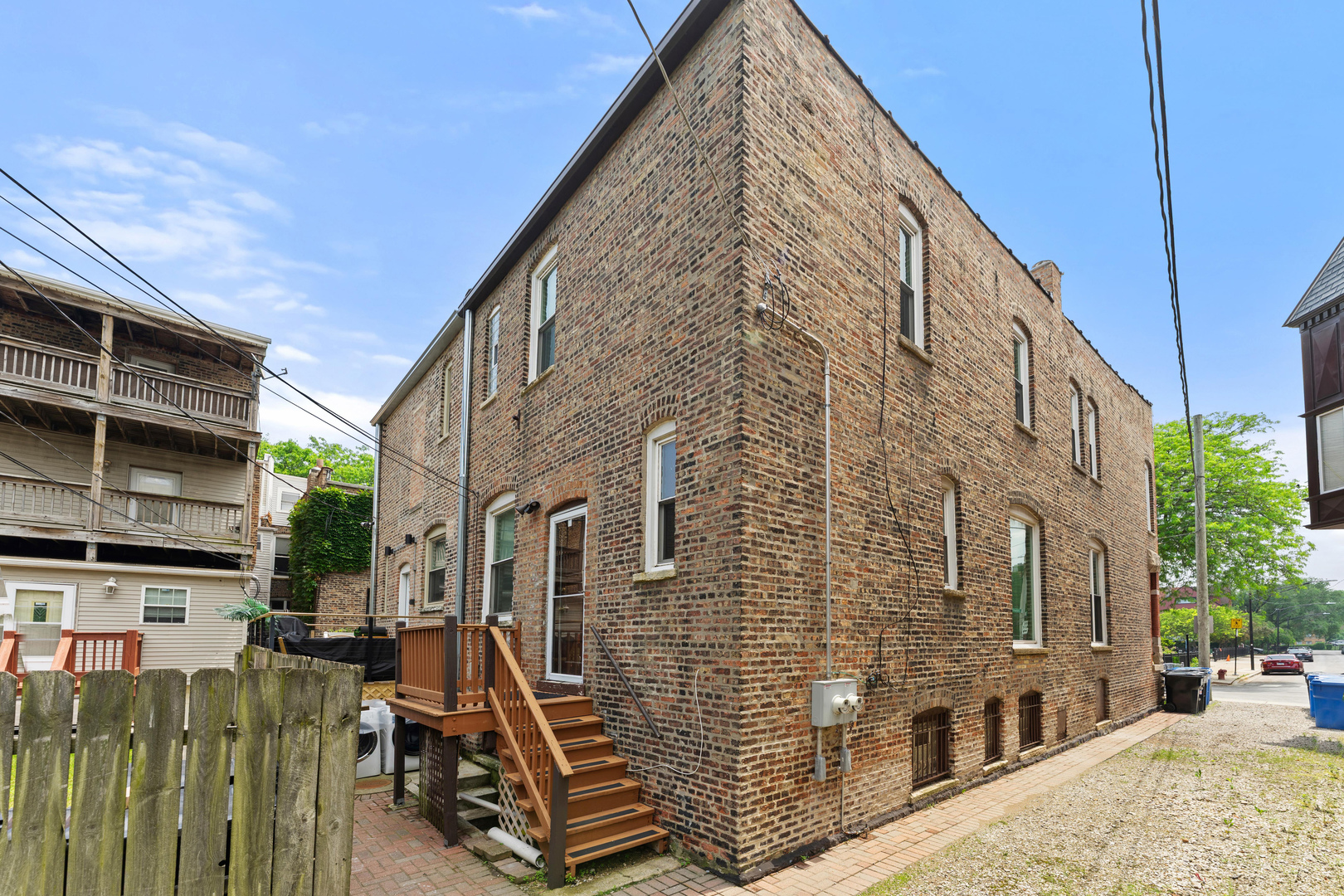 1132 East 44th Street Chicago, IL 60653 - Photo 18 of 23 a view of a large building