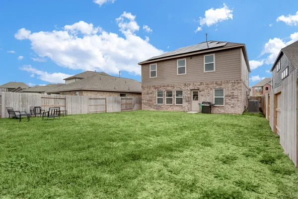 a view of a house with backyard and a garden