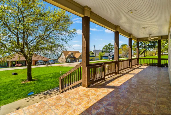 $389,000 | 361 Bridgelanding, Onalaska, TX 77360