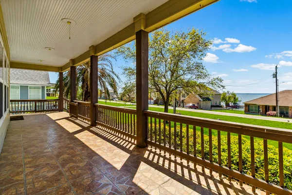 $389,000 | 361 Bridgelanding, Onalaska, TX 77360