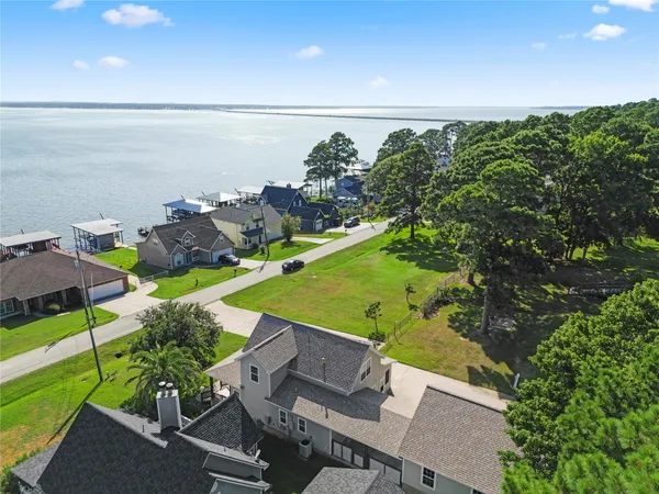 $389,000 | 361 Bridgelanding, Onalaska, TX 77360