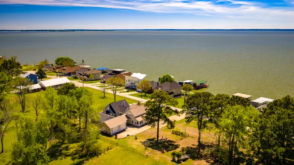 $389,000 | 361 Bridgelanding, Onalaska, TX 77360
