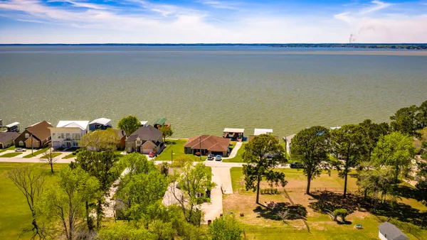 $389,000 | 361 Bridgelanding, Onalaska, TX 77360