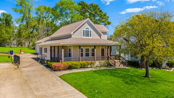 $389,000 | 361 Bridgelanding, Onalaska, TX 77360