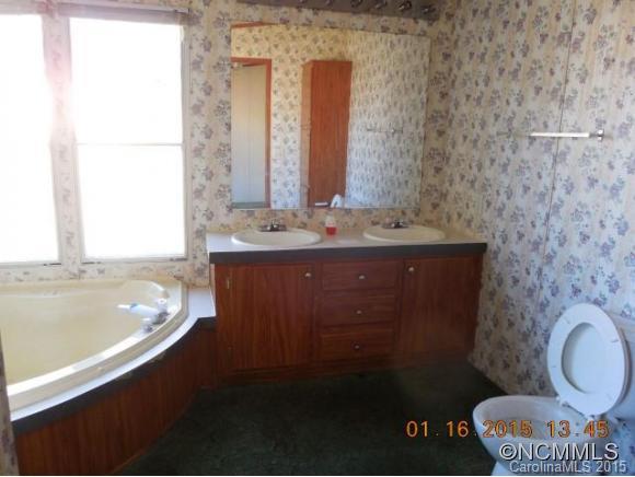 18 Karis Lane Clyde, NC 28721 - Photo 7 of 10 Gallery Image 7
