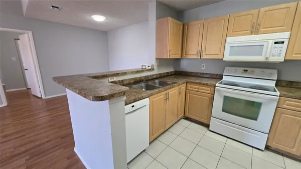 $1,950 | 11205 West Atlantic Boulevard, Unit 305, Coral Springs, FL 33071