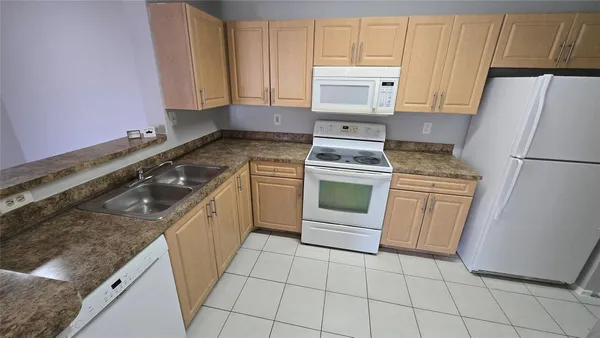 $1,950 | 11205 West Atlantic Boulevard, Unit 305, Coral Springs, FL 33071