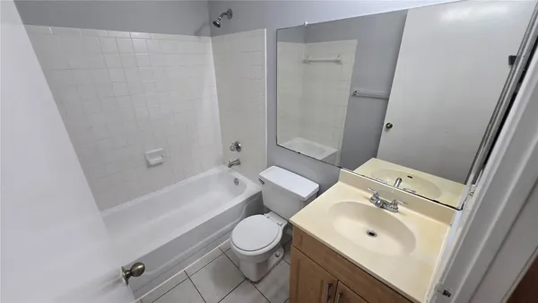 $1,950 | 11205 West Atlantic Boulevard, Unit 305, Coral Springs, FL 33071