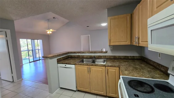 $1,950 | 11205 West Atlantic Boulevard, Unit 305, Coral Springs, FL 33071