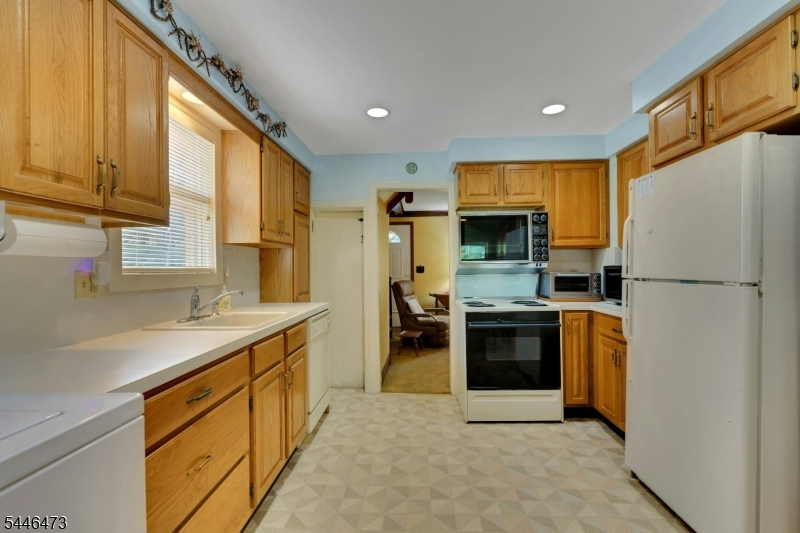 95 Hillcrest Road Watchung, NJ 07069 - Photo 4 of 30
