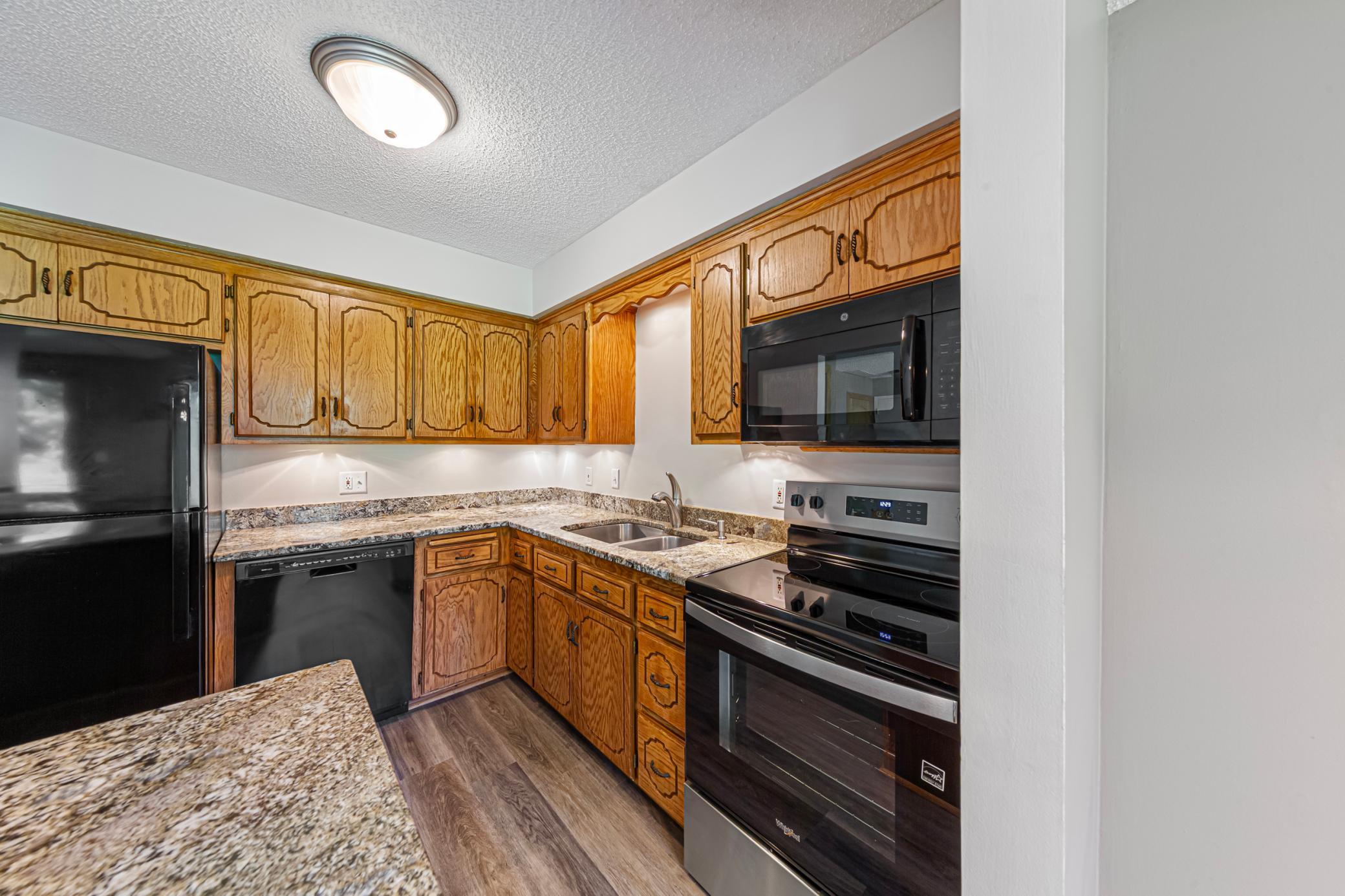7250 Hunters Run Eden Prairie, MN 55346 - Photo 16 of 28 Gallery Image 16