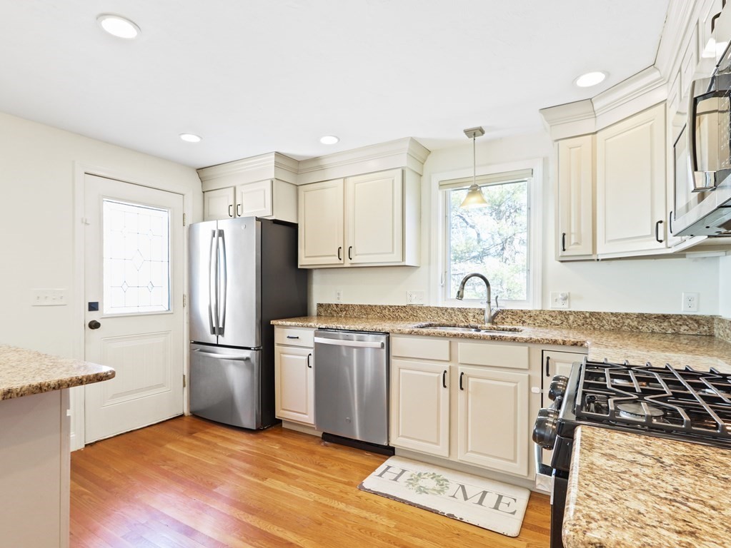 4 Tracywood Road Canton, MA 02021 - Photo 9 of 28 Gallery Image 9