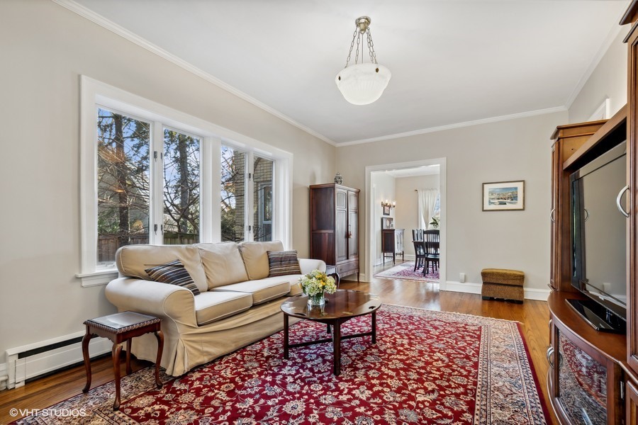 730 Sheridan Road Wilmette, IL 60091 - Photo 13 of 43 a living room with furniture and a flat screen tv