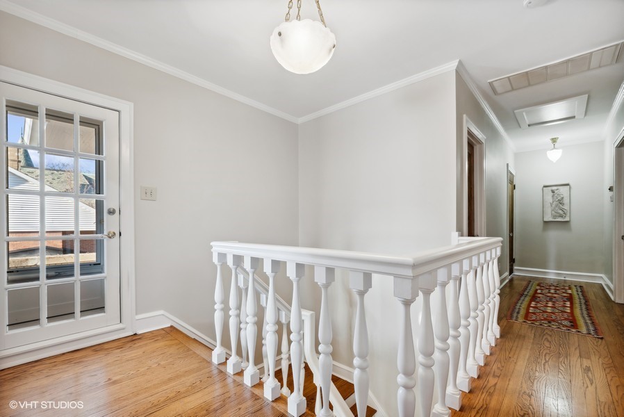 730 Sheridan Road Wilmette, IL 60091 - Photo 22 of 43 a view of hallway with wooden floor