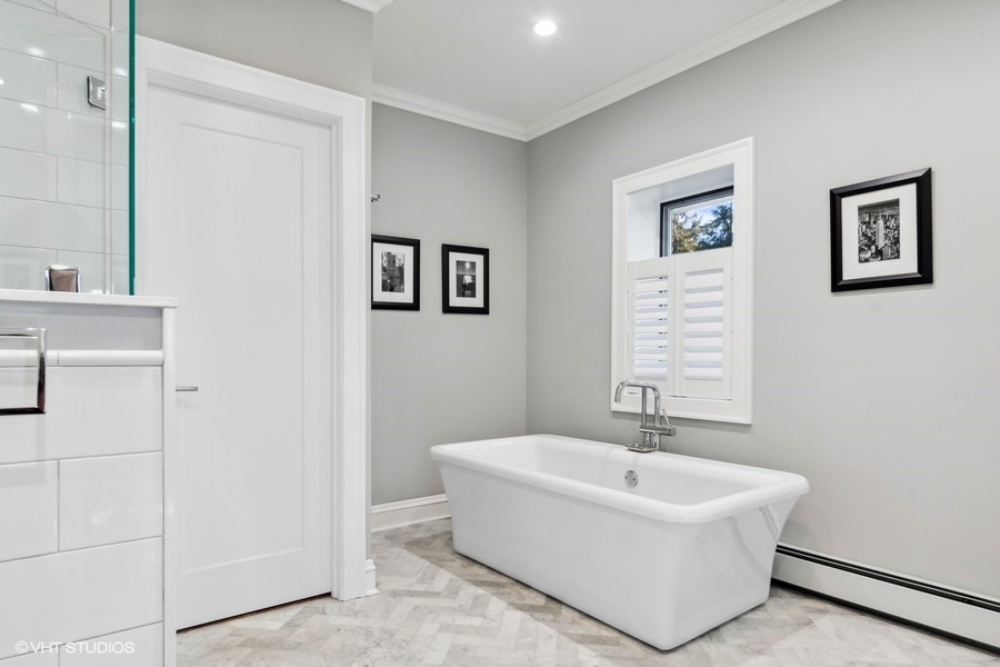730 Sheridan Road Wilmette, IL 60091 - Photo 25 of 43 a white bath tub sitting next to a white sink