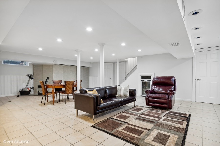 730 Sheridan Road Wilmette, IL 60091 - Photo 31 of 43 a living room with furniture
