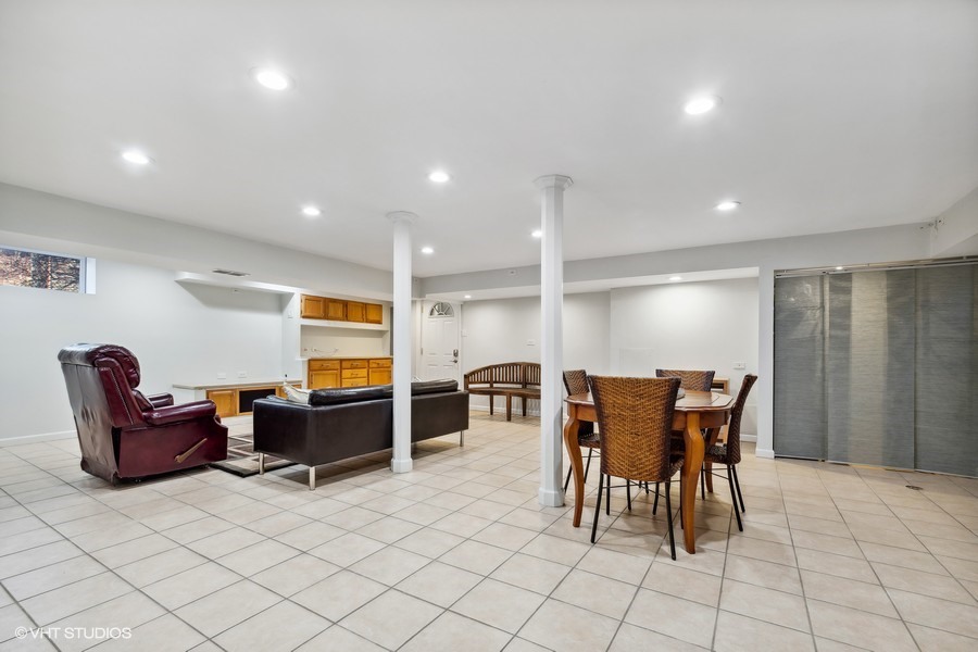730 Sheridan Road Wilmette, IL 60091 - Photo 32 of 43 a dinning room and chairs with the tables