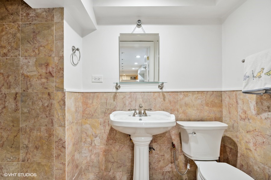 730 Sheridan Road Wilmette, IL 60091 - Photo 33 of 43 a bathroom with a sink toilet and a mirror