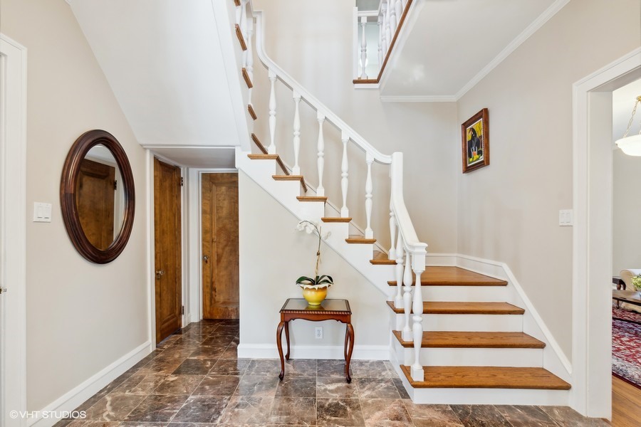 730 Sheridan Road Wilmette, IL 60091 - Photo 7 of 43 a view of entryway and hall