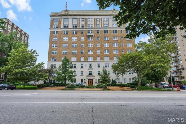 $225,000 | 709 South Skinker Boulevard, Unit 601, St. Louis, MO 63105