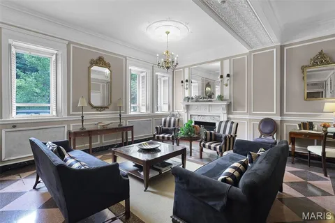 $325,000 | 709 South Skinker Boulevard, Unit 601, St. Louis, MO 63105