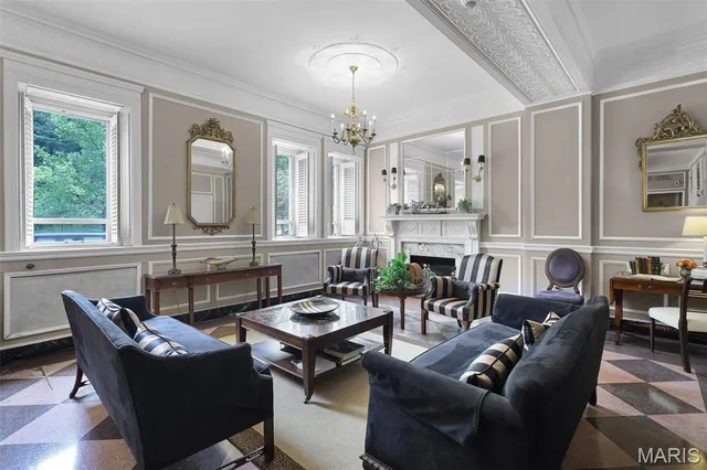 $325,000 | 709 South Skinker Boulevard, Unit 601, St. Louis, MO 63105