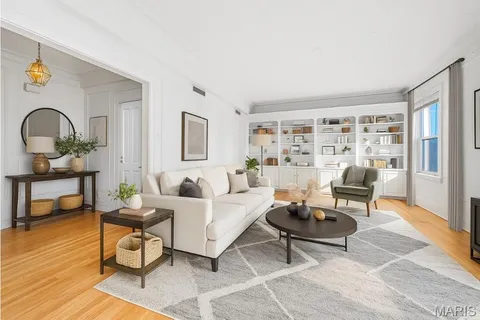 $325,000 | 709 South Skinker Boulevard, Unit 601, St. Louis, MO 63105