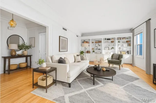 $325,000 | 709 South Skinker Boulevard, Unit 601, St. Louis, MO 63105