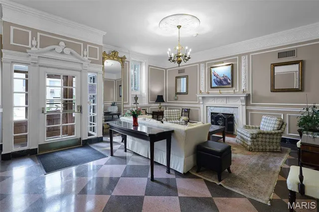 $325,000 | 709 South Skinker Boulevard, Unit 601, St. Louis, MO 63105