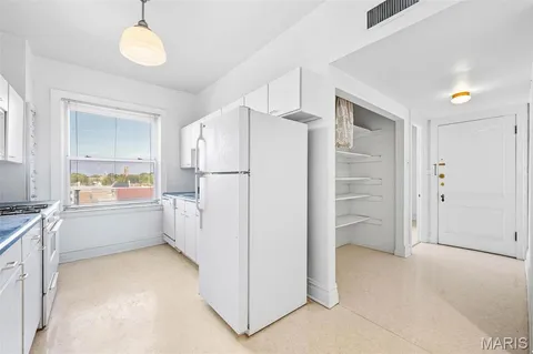 $325,000 | 709 South Skinker Boulevard, Unit 601, St. Louis, MO 63105