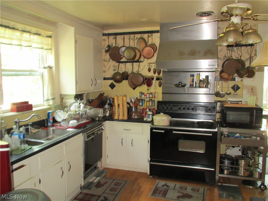 2555 Edgehill Road Cleveland, OH 44106 - Photo 10 of 34 Gallery Image 10