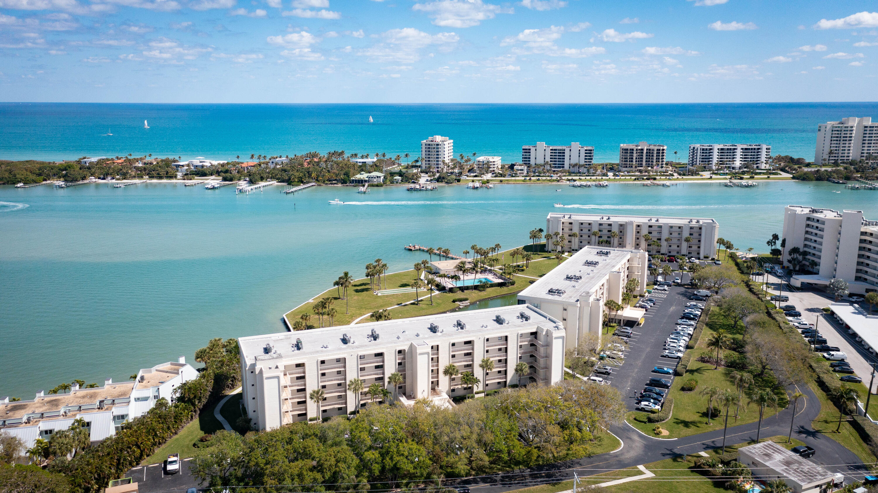 300 Intracoastal Place, Unit 101 Jupiter, FL 33469 - Photo 32 of 44 300 Intracoastal Place 101-31