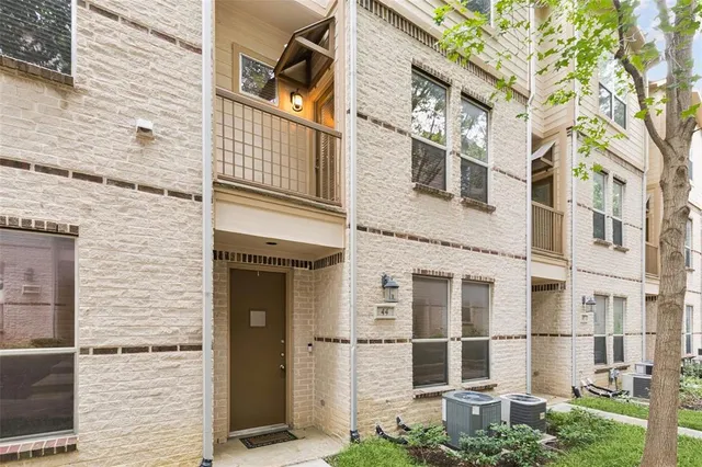 $2,695 | 4830 Cedar Springs Road, Unit 44, Dallas, TX 75219