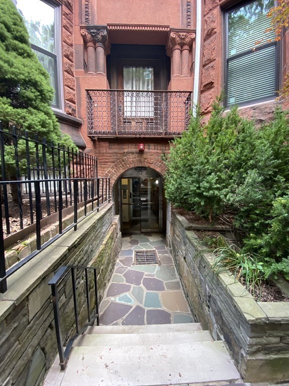 27 Bay State Road Boston, MA 02215 - Photo 2 of 31 Gallery Image 2