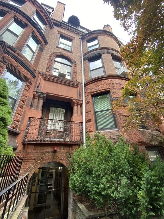 27 Bay State Road Boston, MA 02215 - Photo 3 of 31 Gallery Image 3