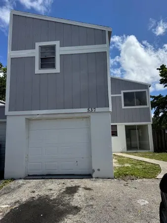 $2,800 | 537 Northwest 46th Avenue, Delray Beach, FL 33445