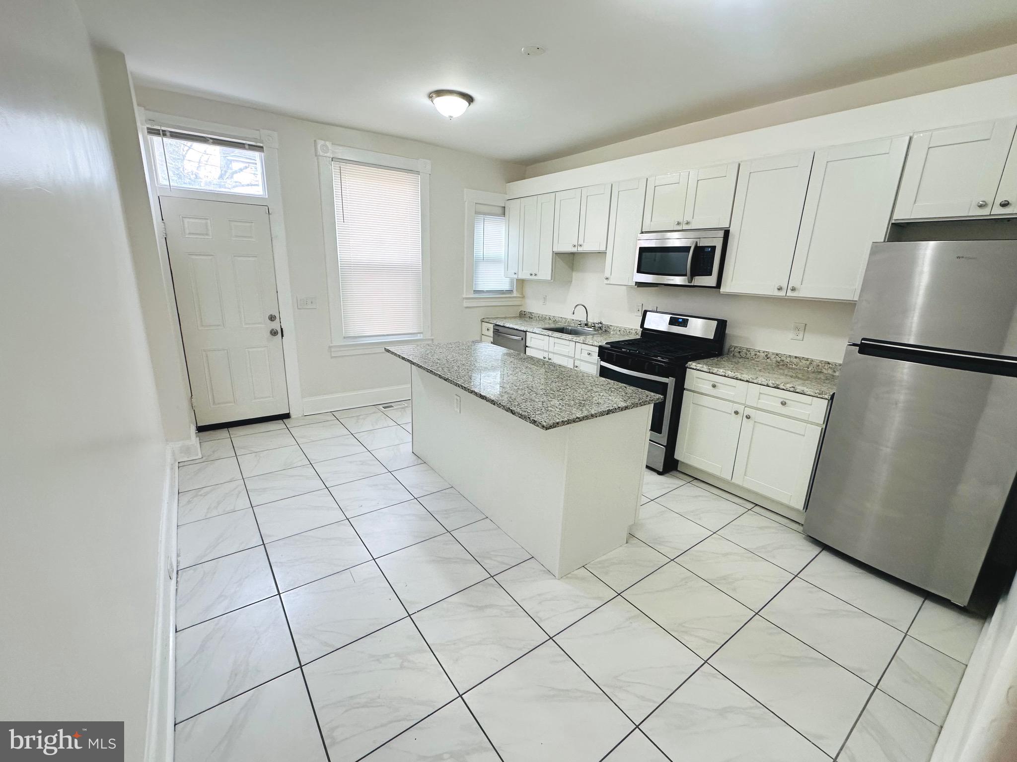 429 Yale Avenue Baltimore, MD 21229 - Photo 13 of 33 Time to cook!