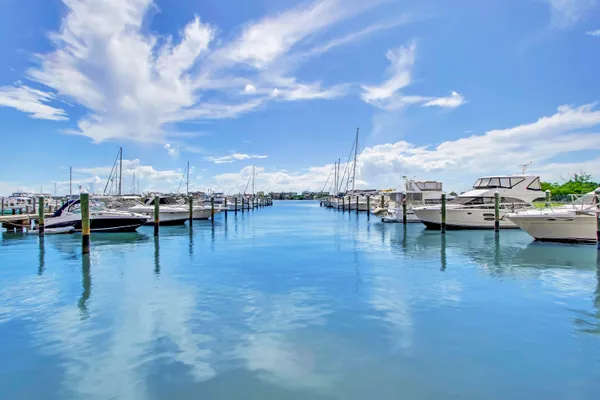 $4,495 | 804 East Windward Way, Unit PH 21, Lantana, FL 33462