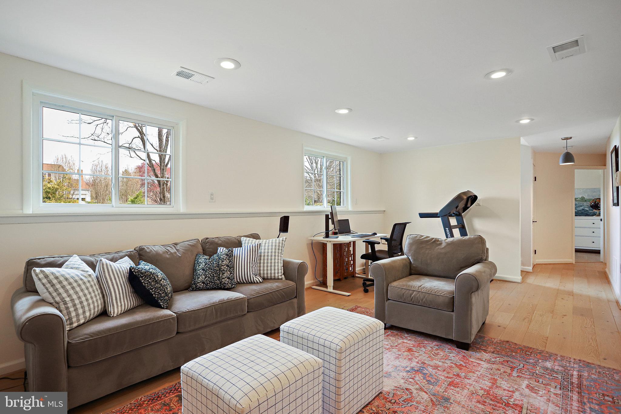 1112 Riva Ridge Drive Great Falls, VA 22066 - Photo 30 of 37 Lots of Natural Light!
