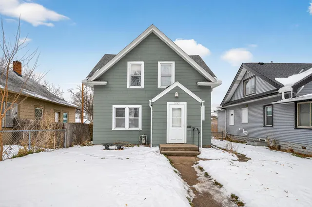 $200,000 | 1045 Magnolia Avenue East, St. Paul, MN 55106